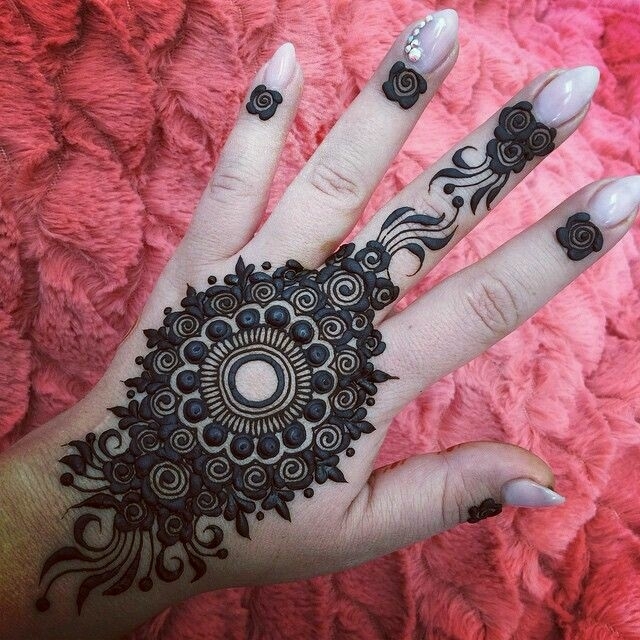 Beautiful henna created by Mehwish Kashimji | Post on Roposo.com